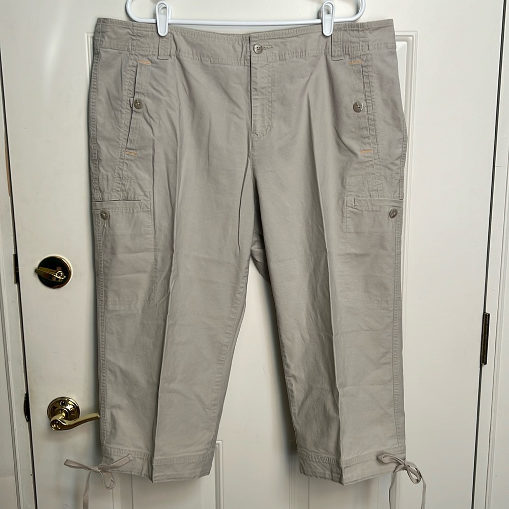 Coldwater Creek Tan Capri Cargo Pants.  Womens:  20